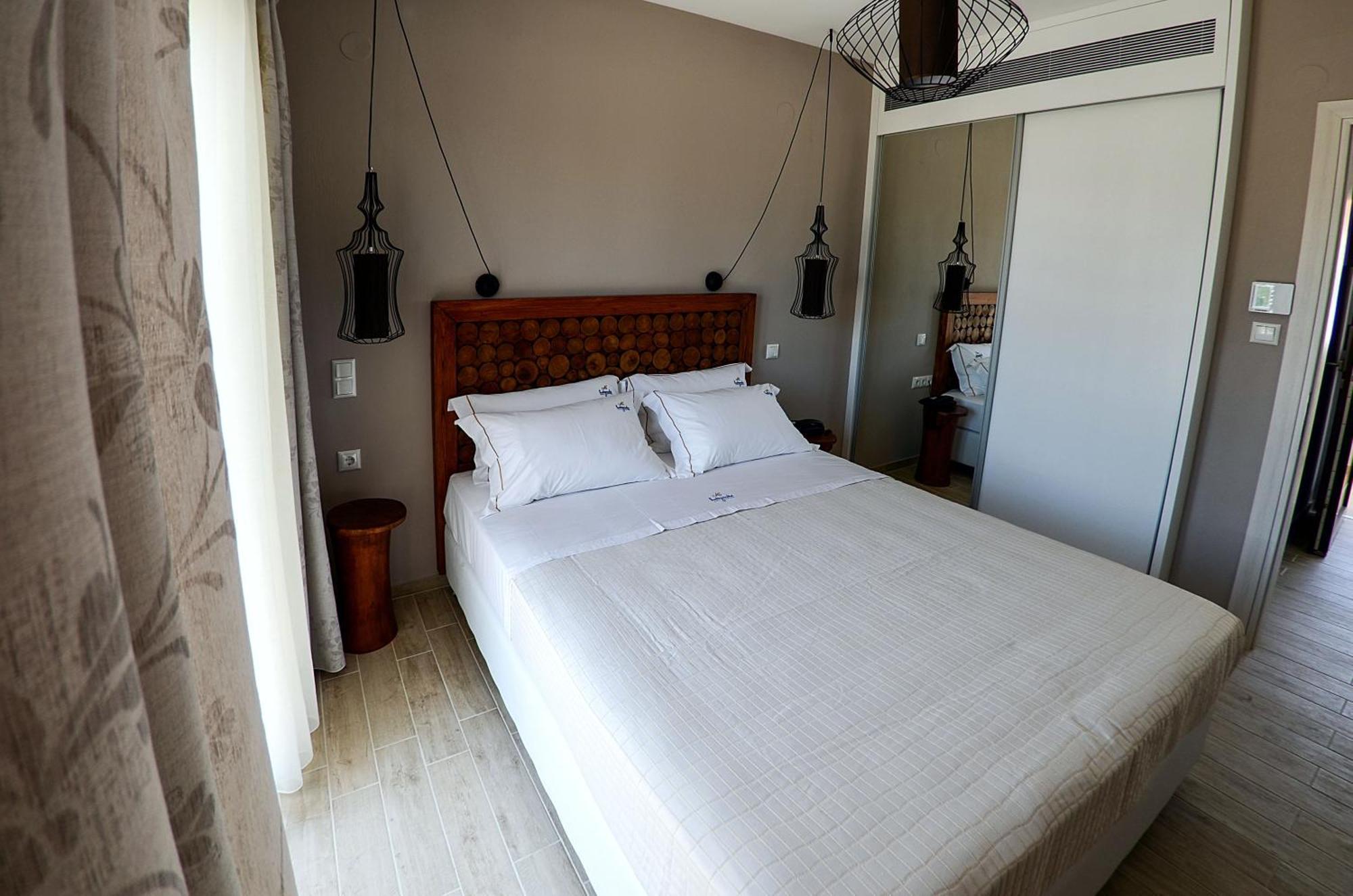 Hatzoudis Luxury Suites Chrysi Ammoudia Exterior foto
